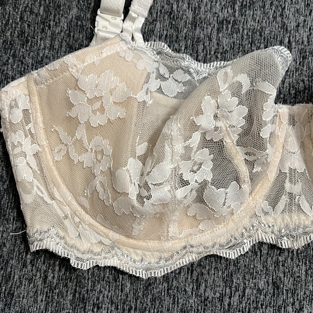 Victoria Secret Bra - Picture 2 of 7
